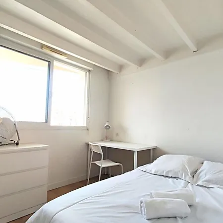 58 M Near Place De La Victoire Daire *