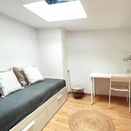58 M Near Place De La Victoire Daire *